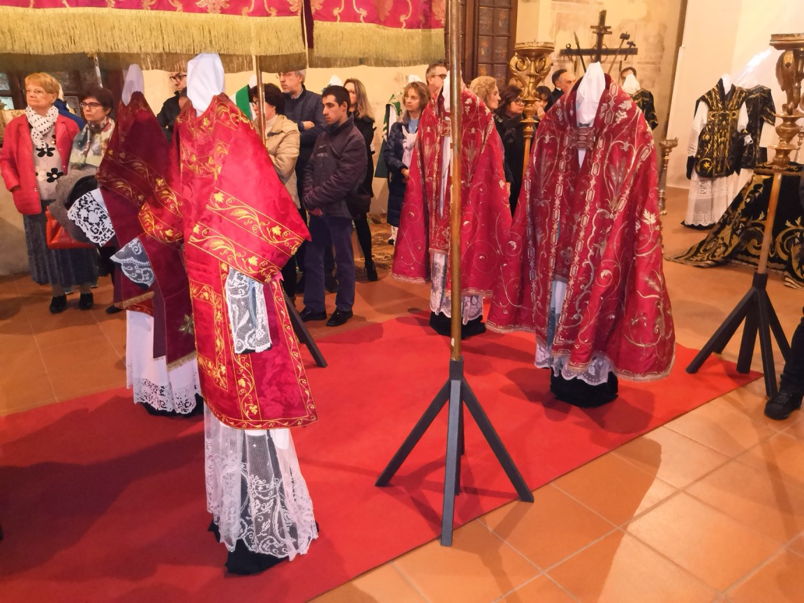Crema News - In mostra i paramenti sacri della parrocchia